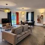 La Thomassine En Provence