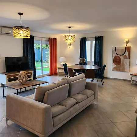 La Thomassine En Provence